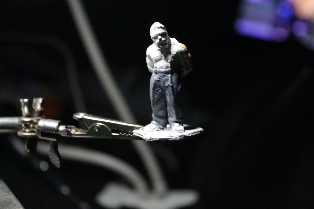 090 Custom by TKBROS — Oso | Figura Coleccionable Resina Pintada a Mano