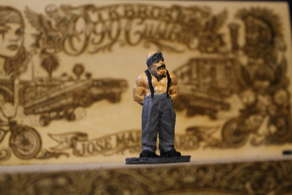 090 Custom by TKBROS — Oso | Figura Coleccionable Resina Pintada a Mano