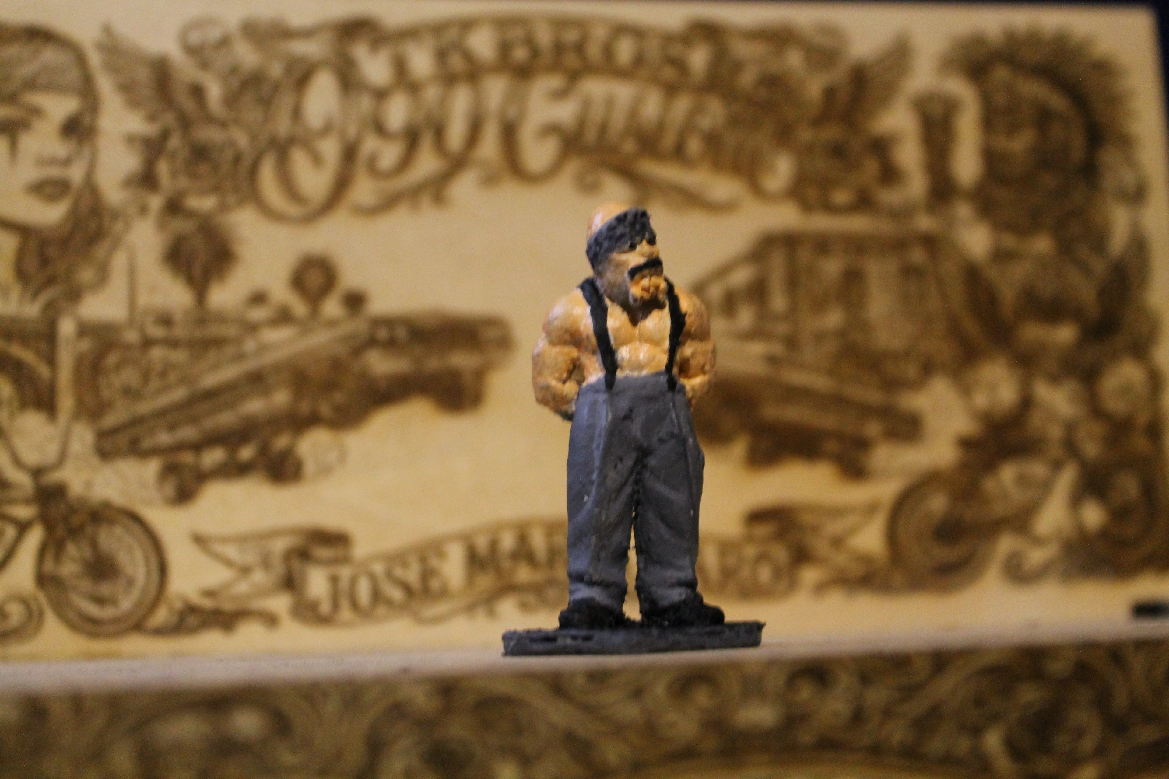 090 Custom by TKBROS — Oso | Figura Coleccionable Resina Pintada a Mano