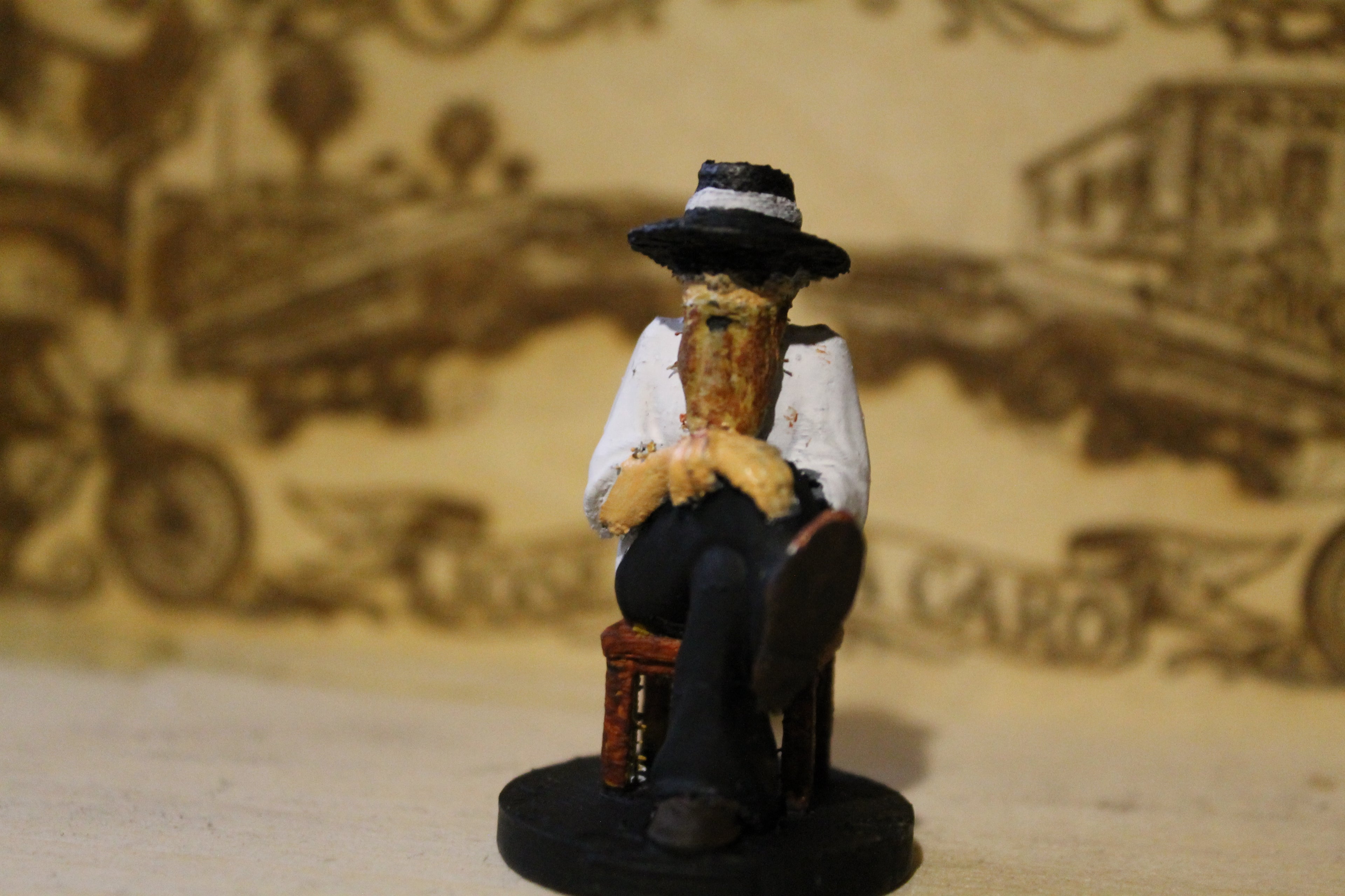 090 Custom by TKBROS — Don Memo | Figura Coleccionable Resina Pintada a Mano