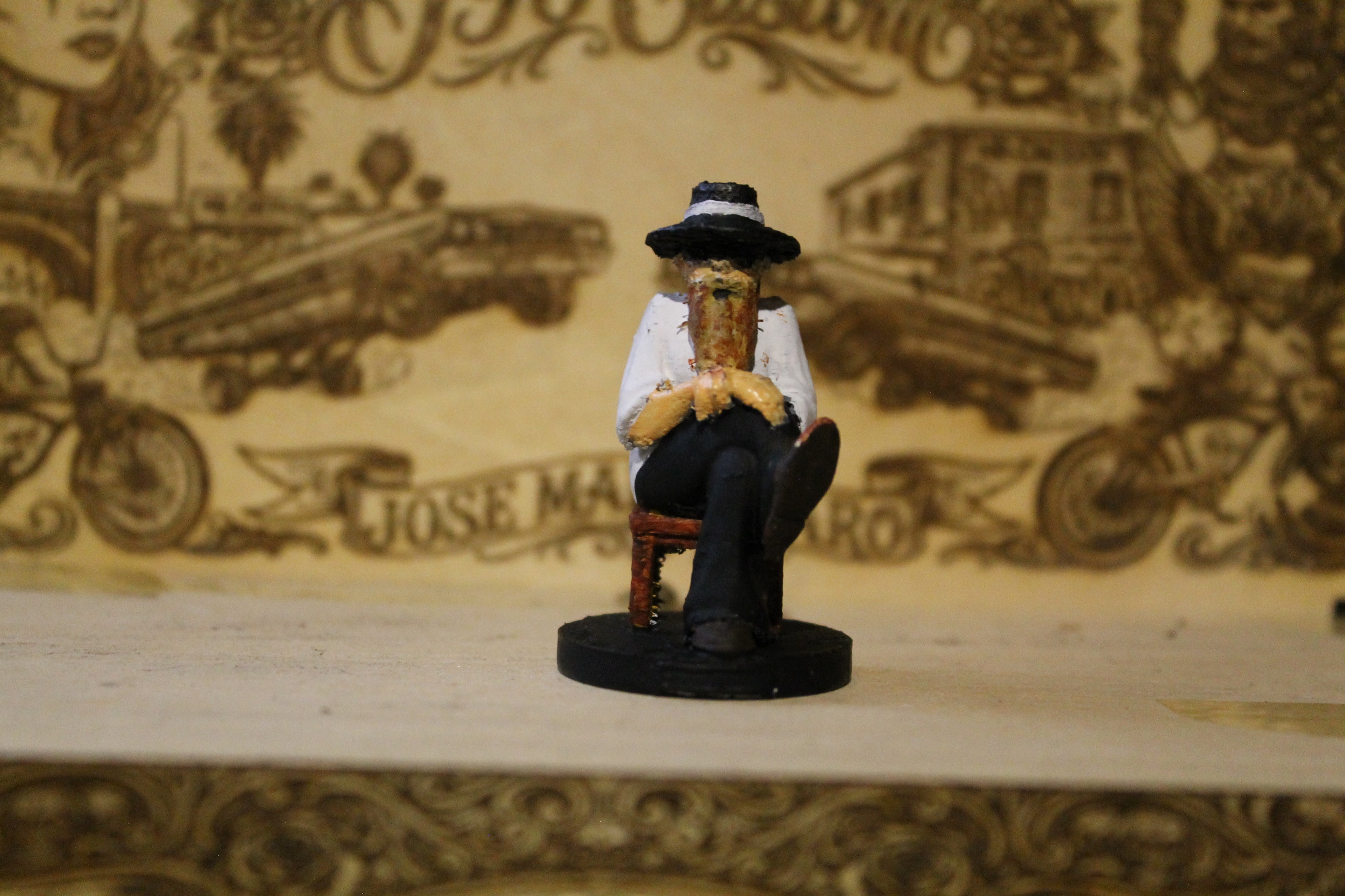 090 Custom by TKBROS — Don Memo | Figura Coleccionable Resina Pintada a Mano