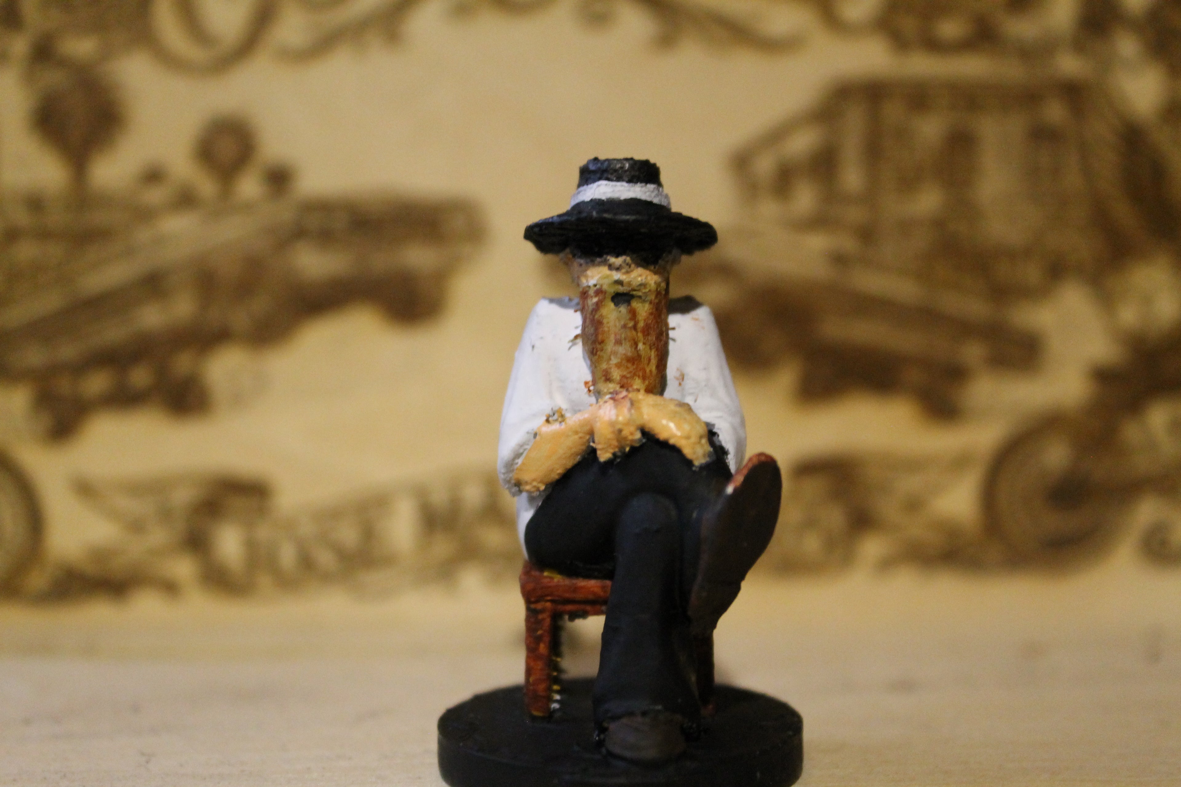 090 Custom by TKBROS — Don Memo | Figura Coleccionable Resina Pintada a Mano